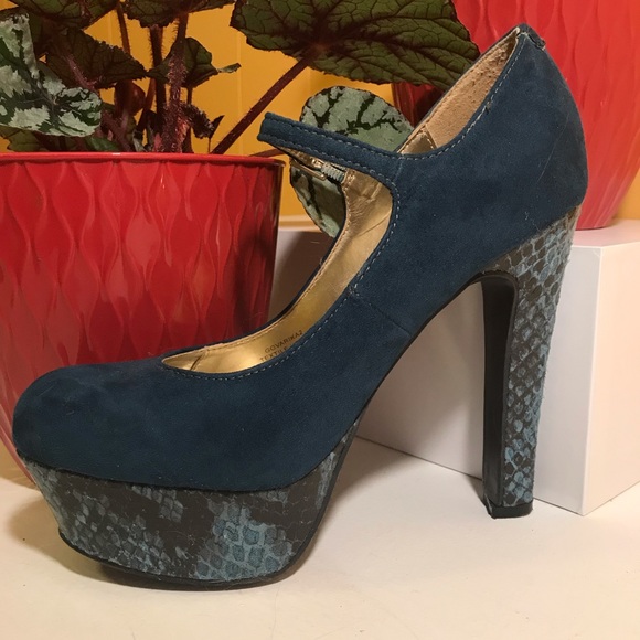Guess Teal Snakeskin Pumps - Picture 3 of 4